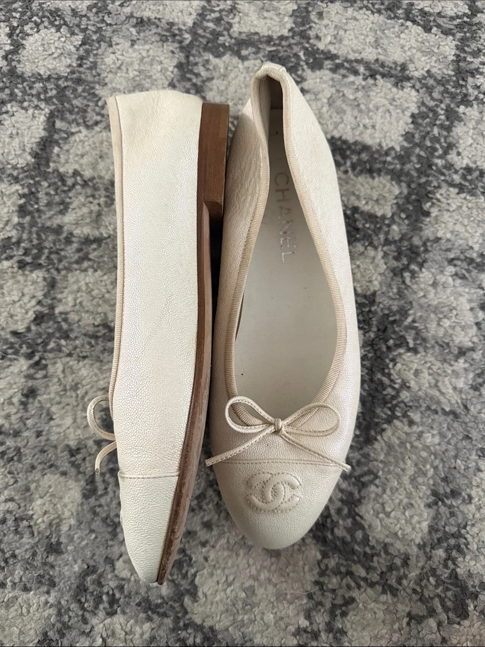CHANEL Cream Leather Ballet Flats with CC Logo and Bow